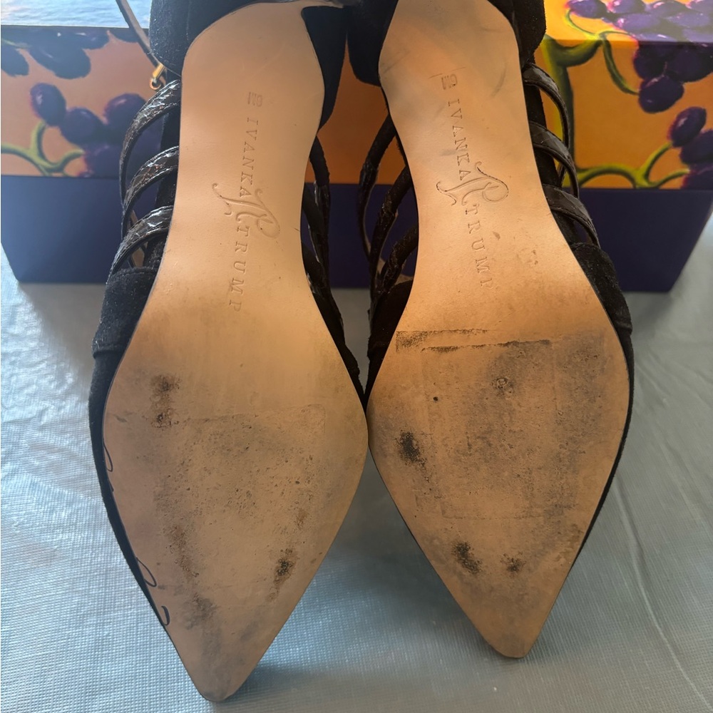 IVANKA TRUMP BLACK HIGH HEEL SHOES - 6M - Picture 5 of 9